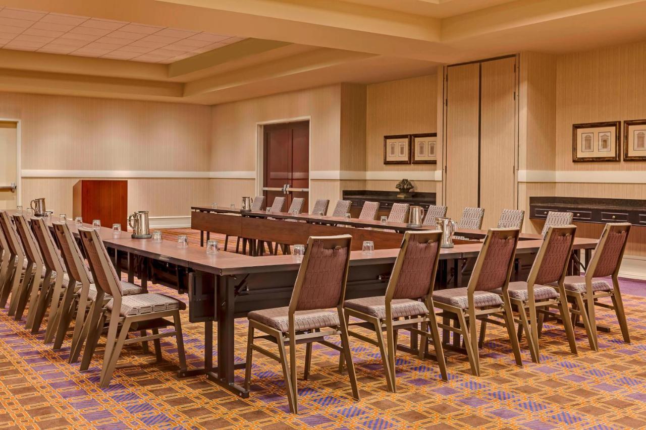 Sheraton At The Convention Center 3*