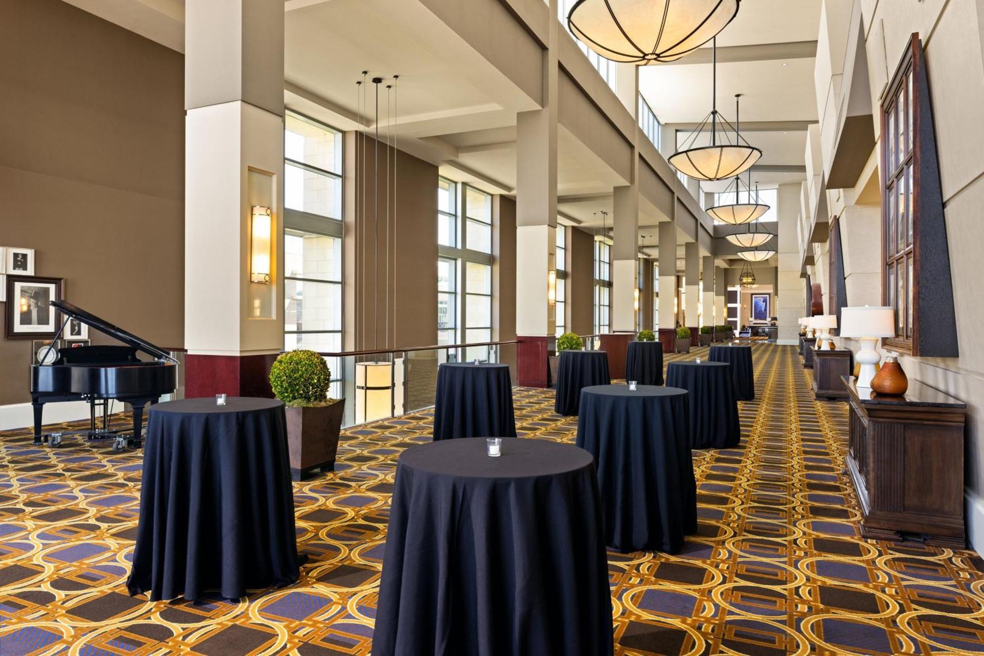Hotel Sheraton At The Convention Center 3*