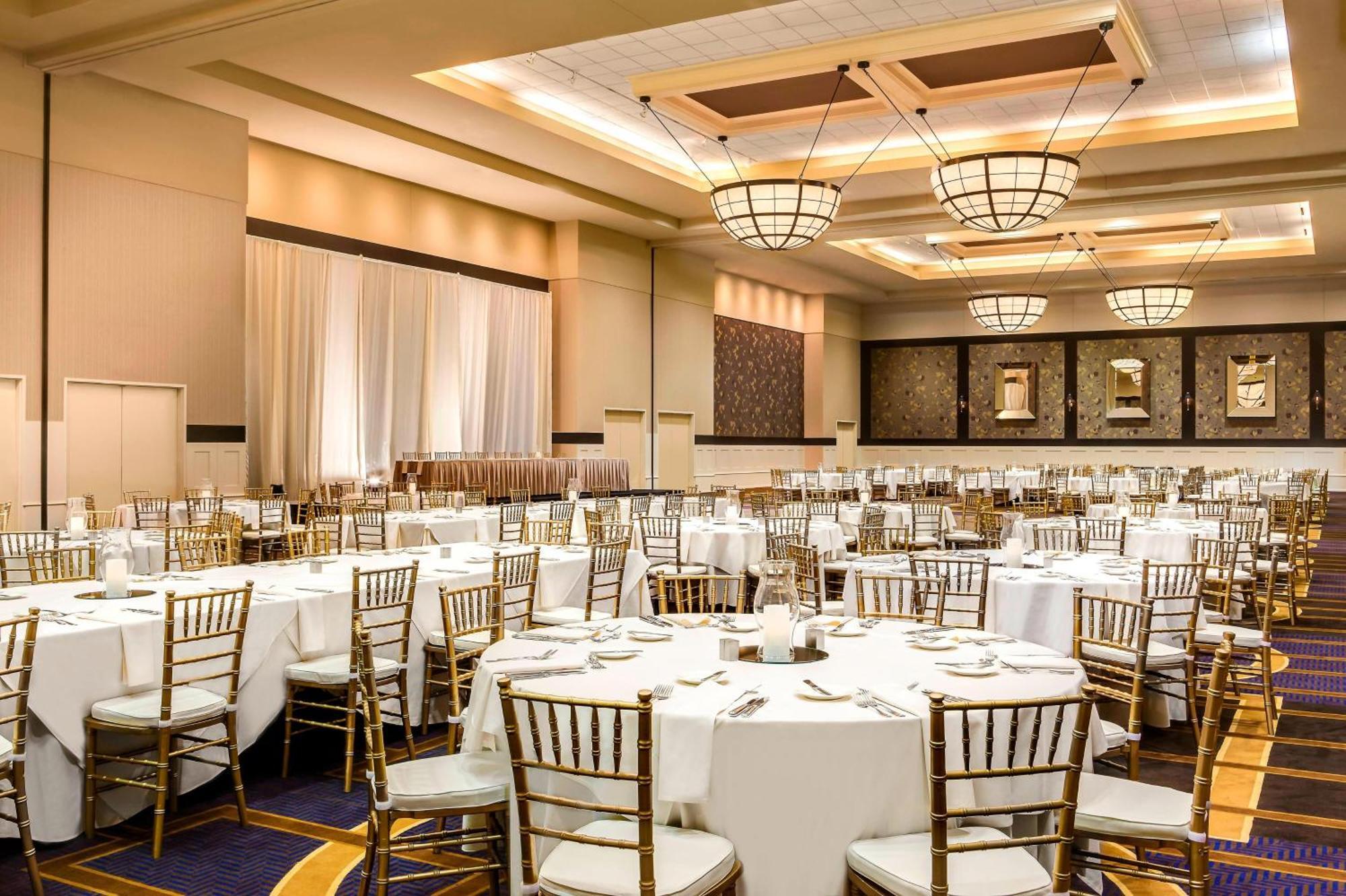 Hotel Sheraton At The Convention Center 3*